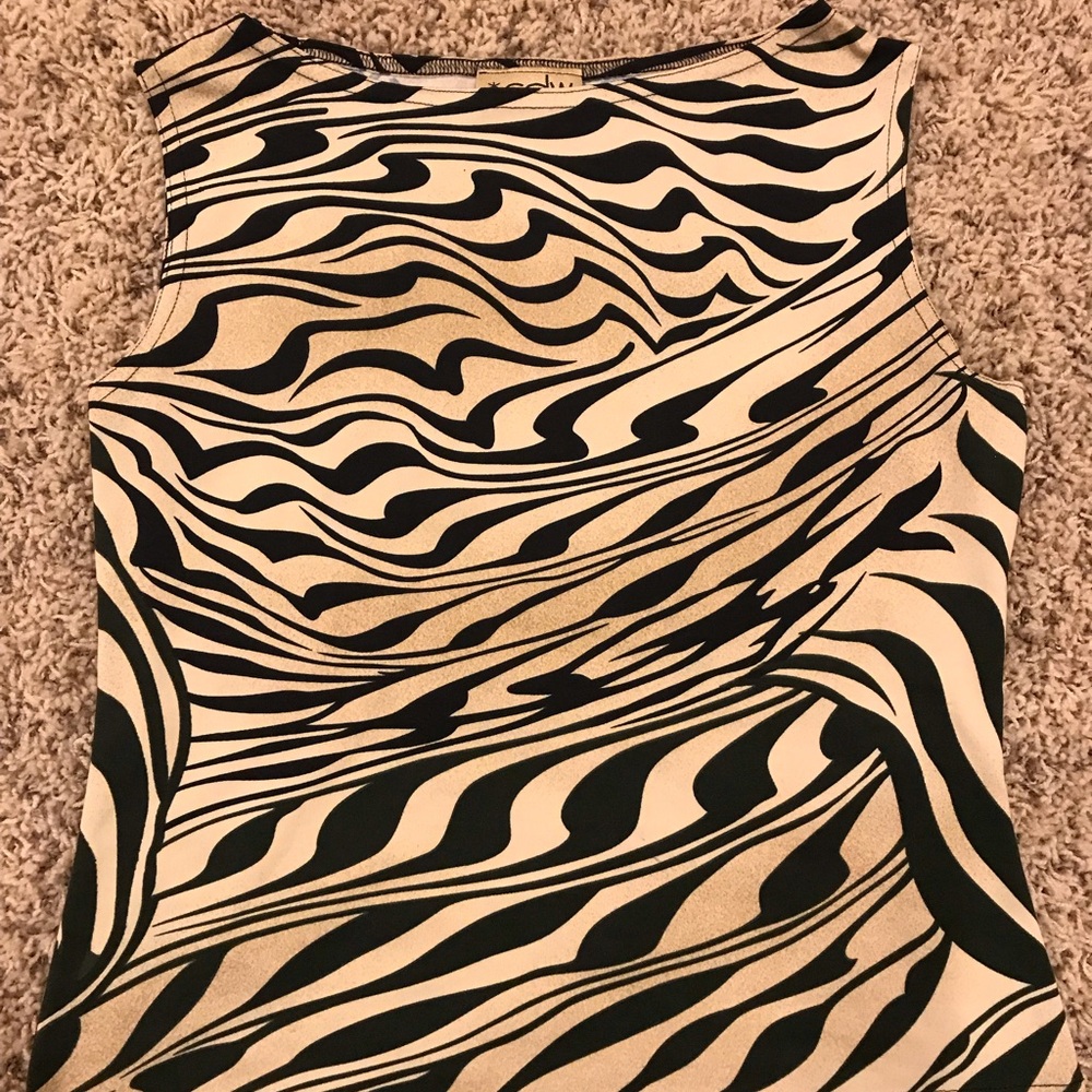 Women’s Sleeveless Top Size Medium